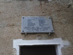 Lapide posta sopra la porta della chiesa in località Barbigione a Vendone -SV-